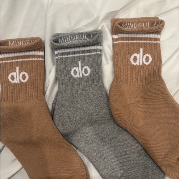 ALO Yoga unisex throwback half crew tan and Gray Socks Set - Picture 2 of 2